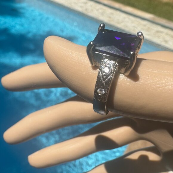 Vintage-Inspired Sterling Silver Ring With Amethyst Gemstone & Intricate Band 7 - Picture 5 of 10